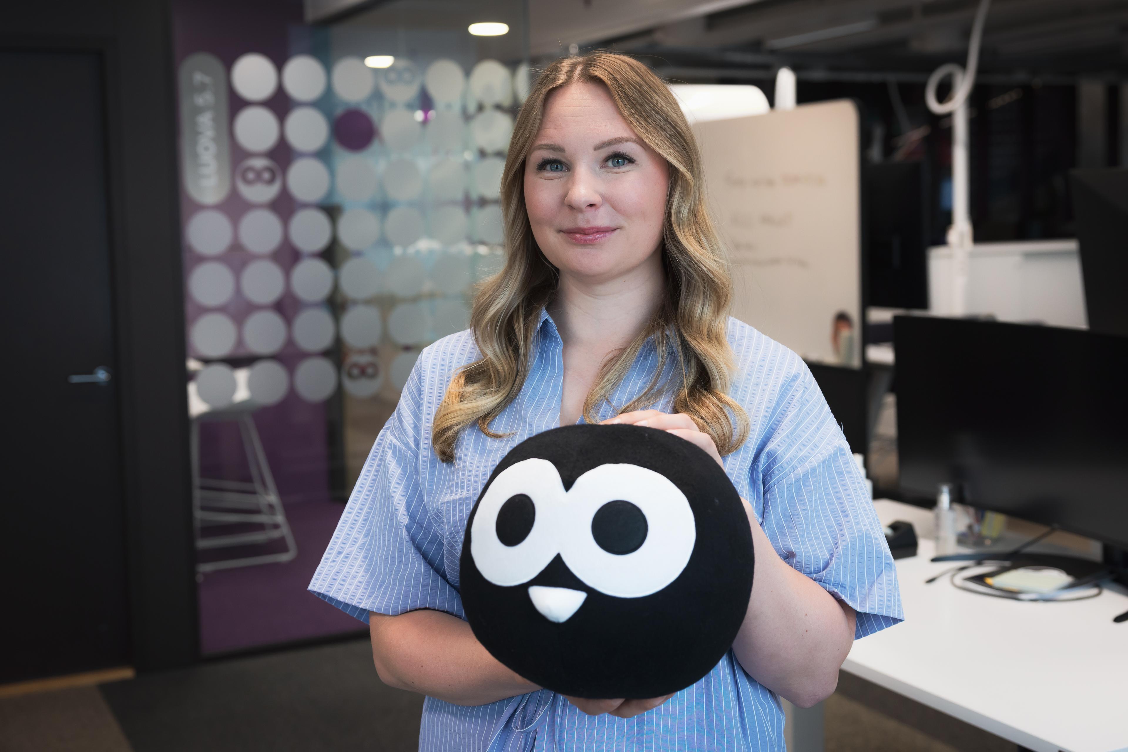 Jenna Suikkari työskentelee MTV:n asiakaspalvelun vetäjänä.