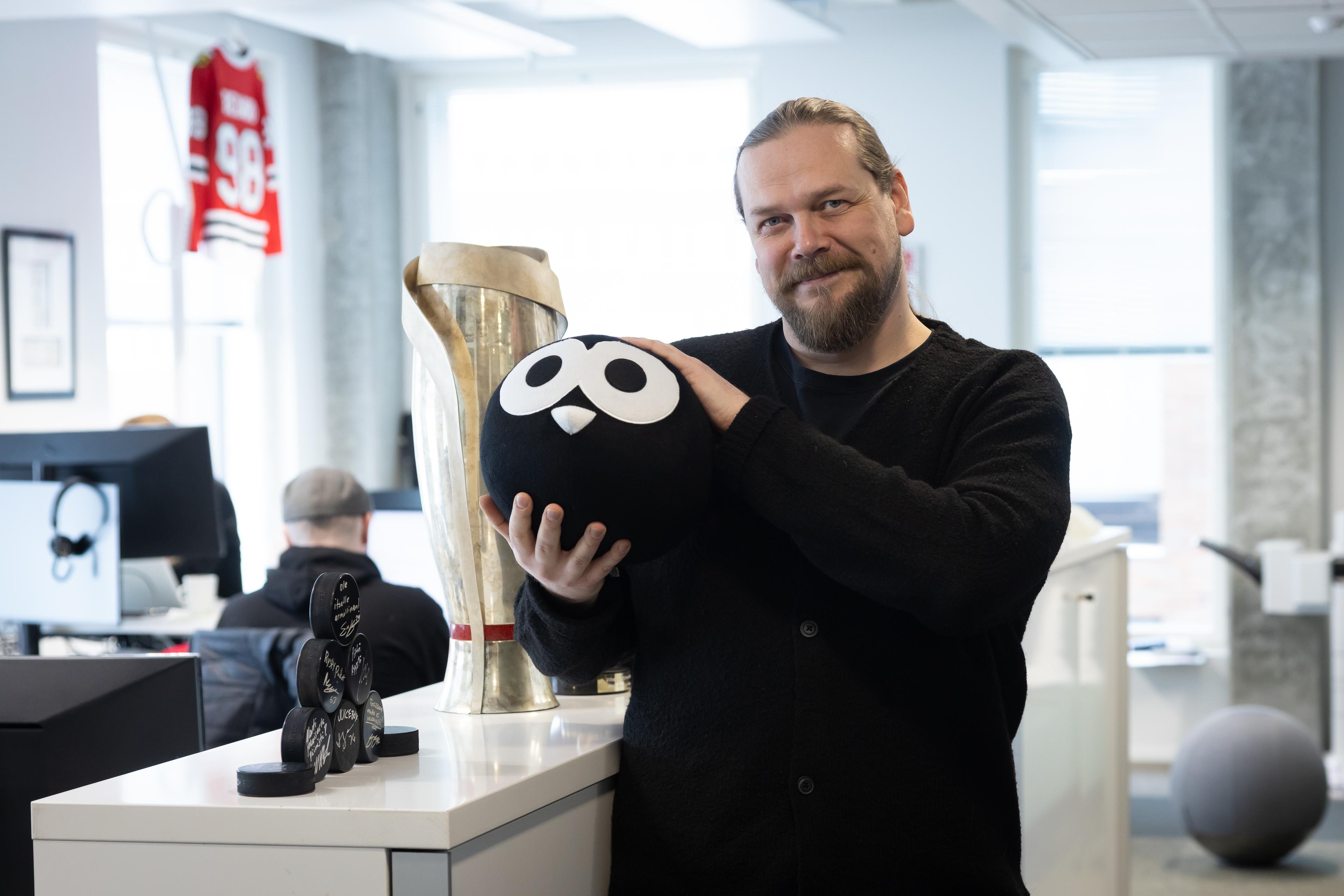 Kalle Takala työskentelee MTV:n jääkiekkosarjojen vastaavana tuottajana.